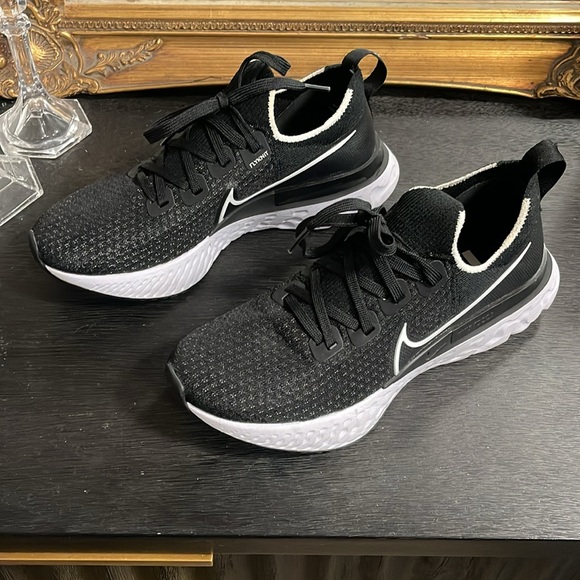 Nike React Infinity Run Flyknit Running Shoe - Picture 7 of 10